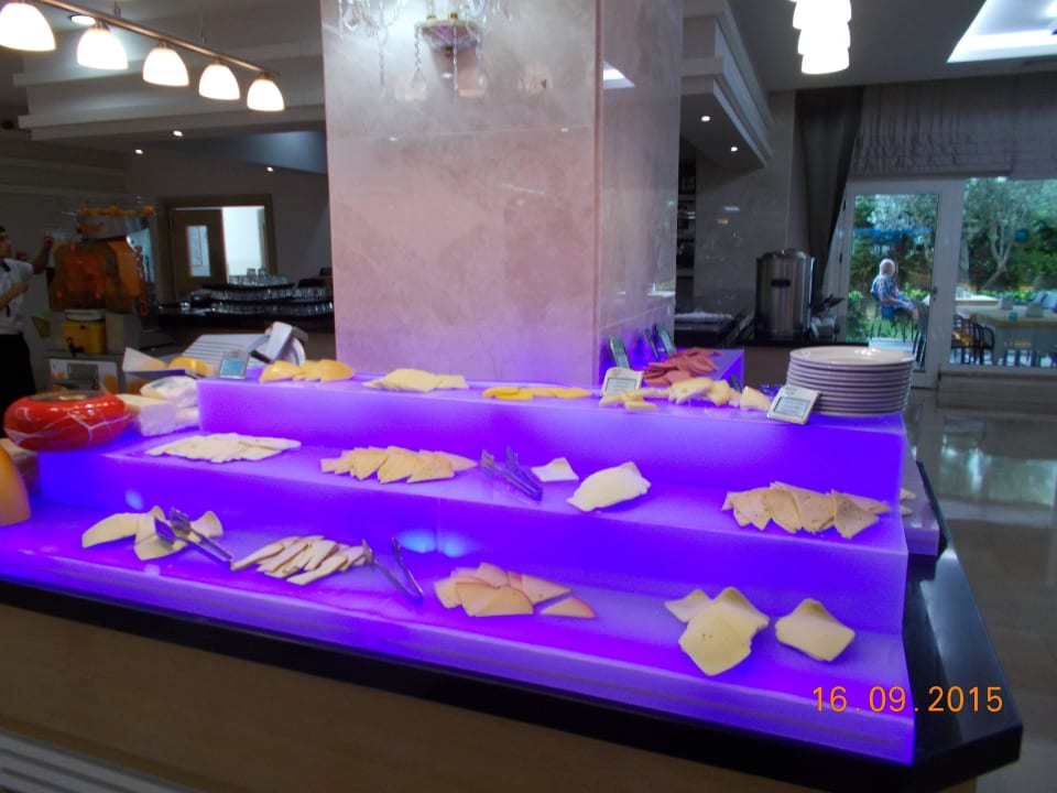 Zum Frückstück gab es eine große Auswahlt Käse. Adalya Ocean Deluxe