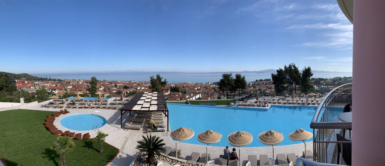 Pool Alia Palace