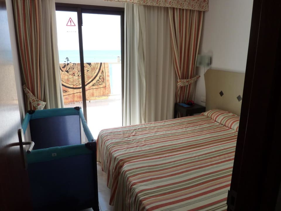 Schlafzimmer SBH Hotel Taro Beach