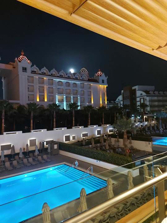 Pool Side Sunport Hotel & Spa