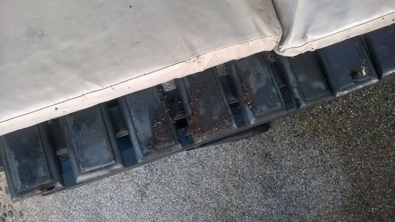 "Saubere" uralte Holzliegen NH Collection Samui Peace Resort