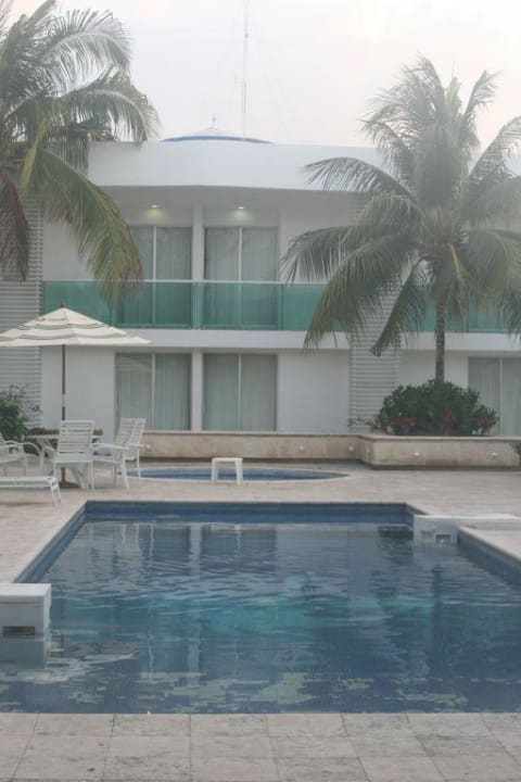 Außenpool im Innenhofbereich Hotel Los Cocos