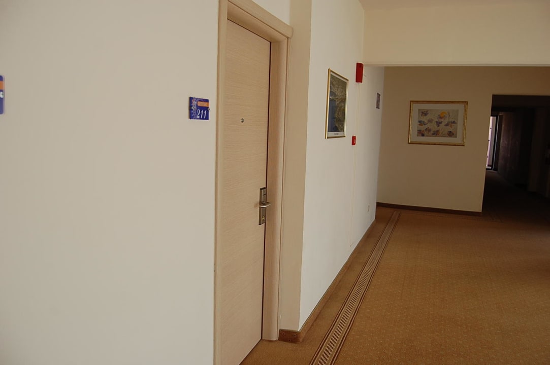 Wejście do pokoju Kresten Palace Hotel