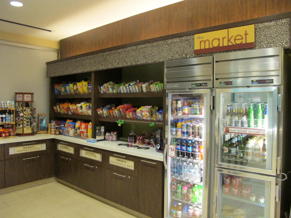 Kleiner Markt in der Lobby Springhill Suites Orlando At Seaworld