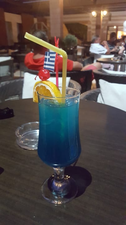 Cocktails an der Bar Vantaris Palace
