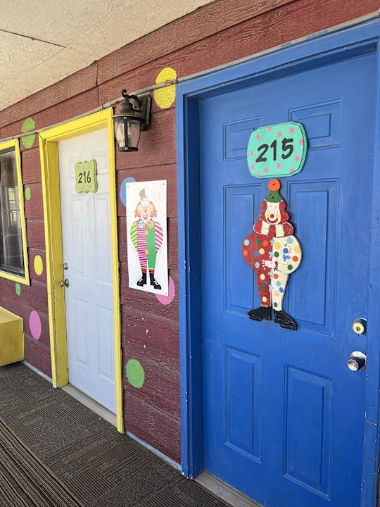 Außenansicht The Clown Motel