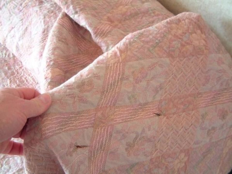 Zerschlissene Tagesdecke Melia La Palma Hotel