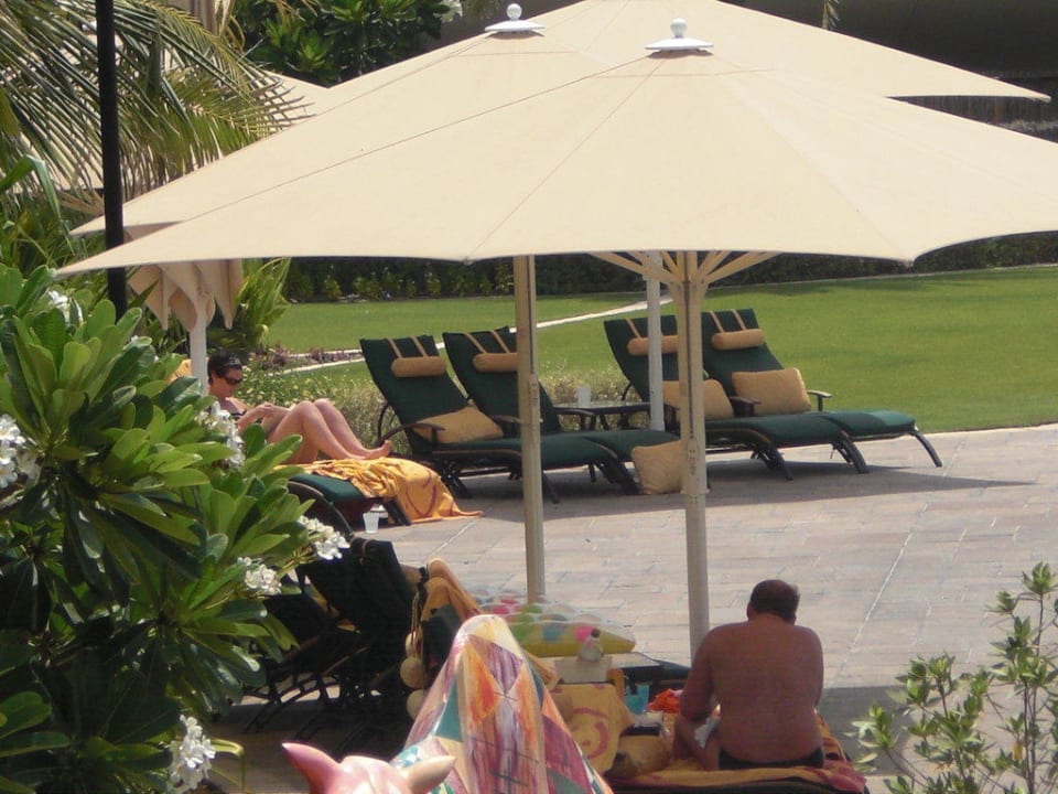 4 Liegen am Pool pro Villa Jumeirah Beit Al Bahar