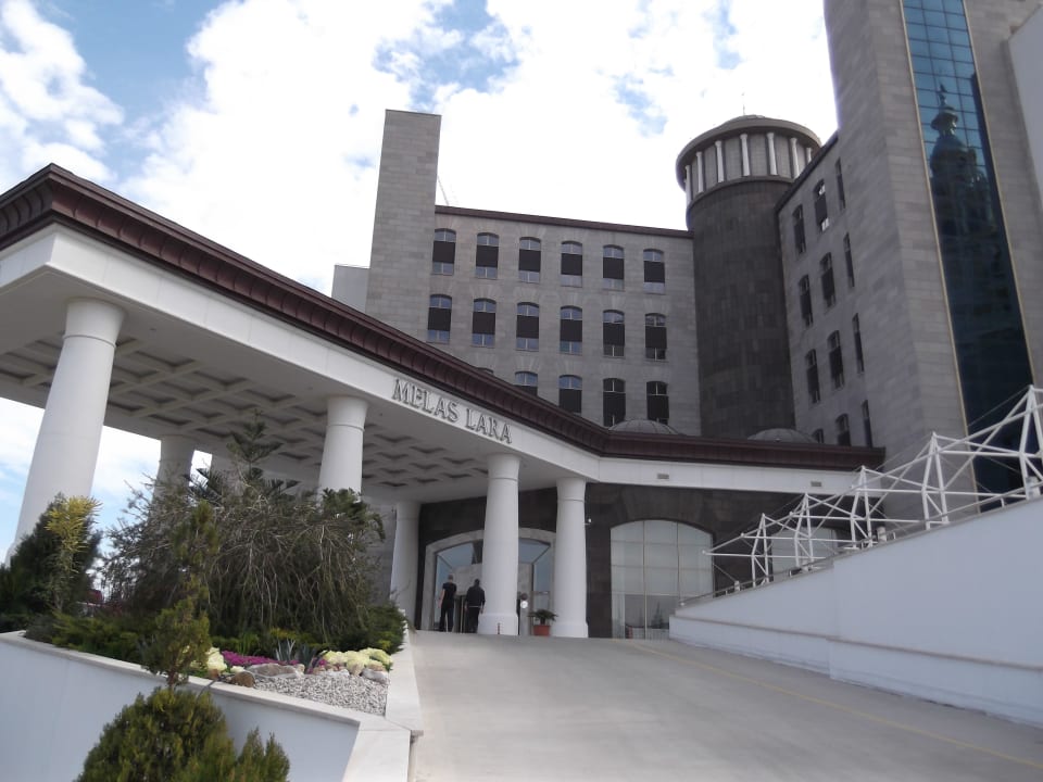 Hotelauffahrt Melas Lara Hotel