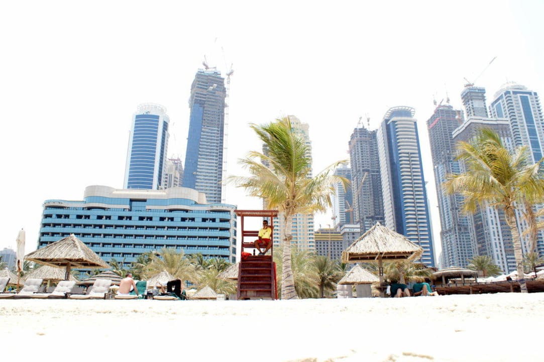 Unser Hotel mit Skyline von Jumeirah Le Meridien Mina Seyahi Beach Resort & Waterpark