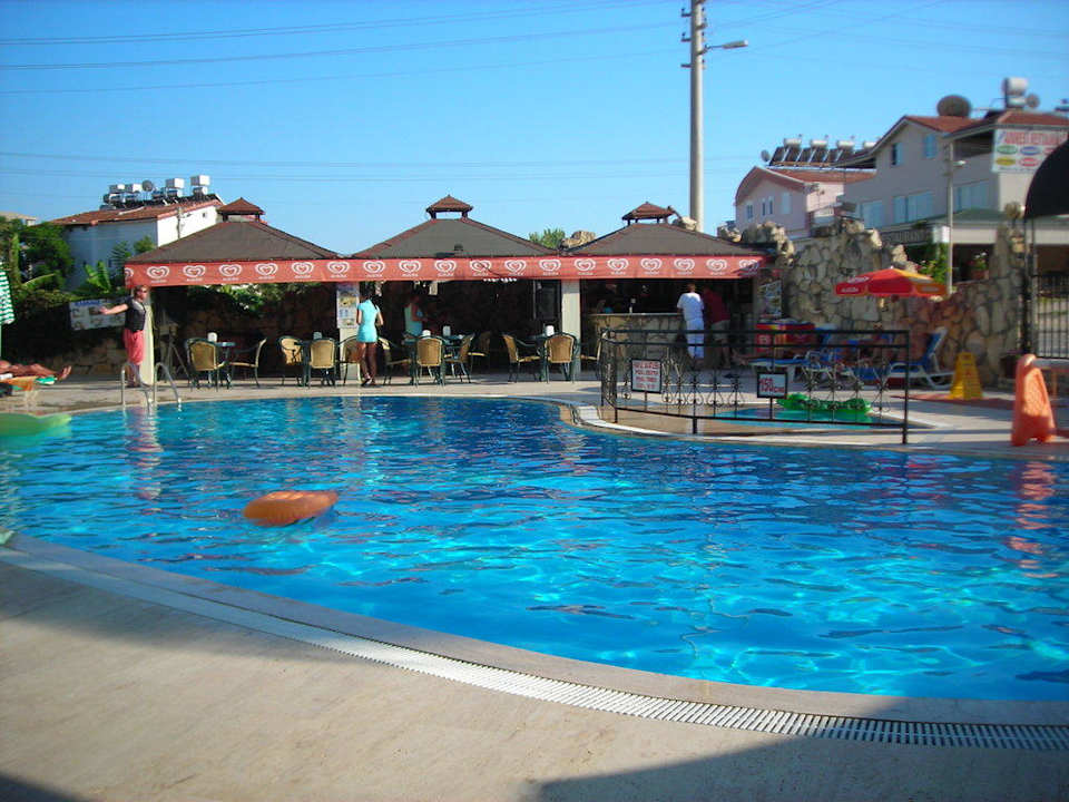 Der Pool Semoris Hotel