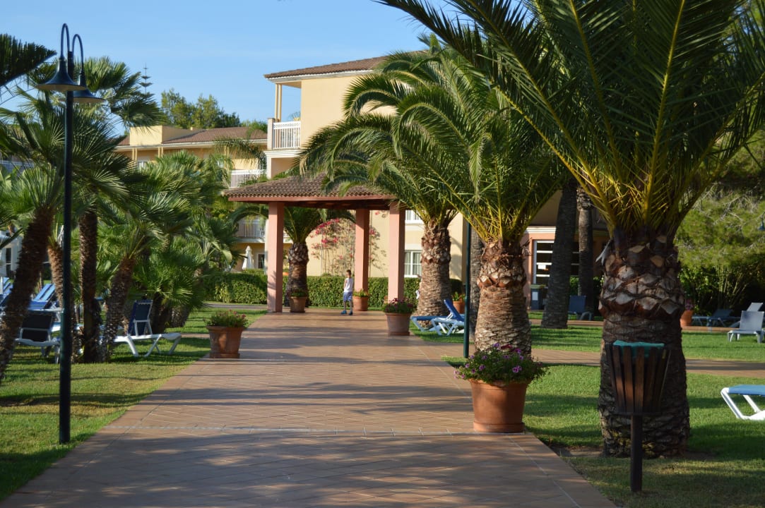 Gartenanlage links sind Pools Zafiro Mallorca