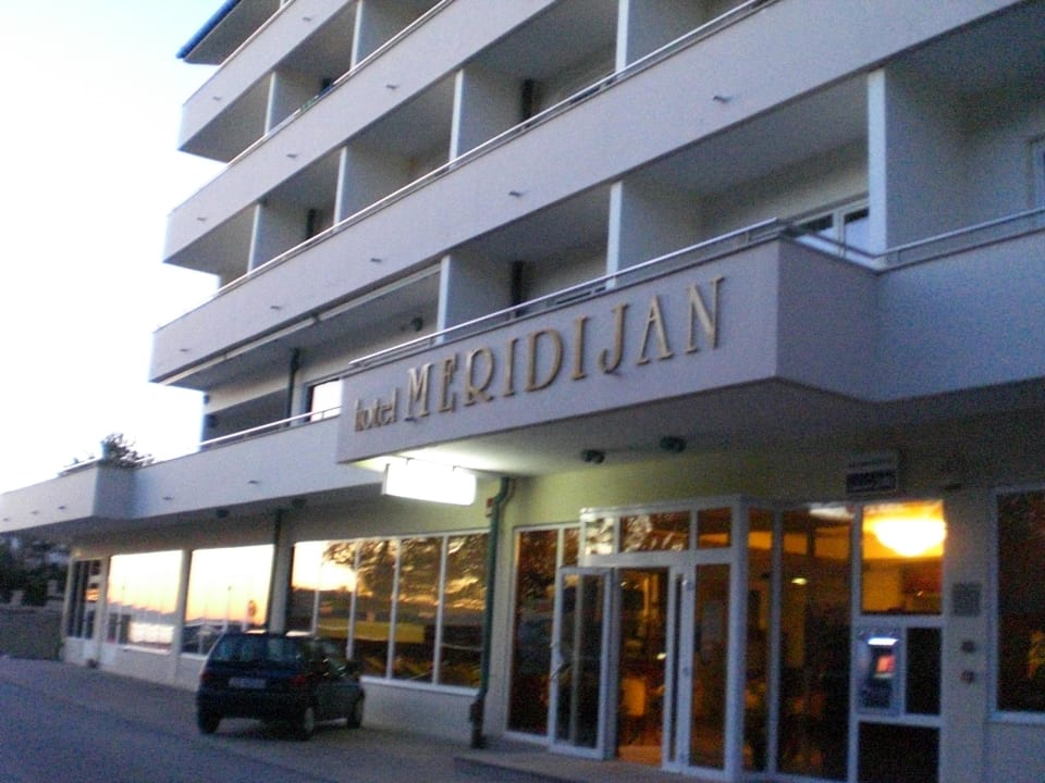 Eingang Hotel Meridijan