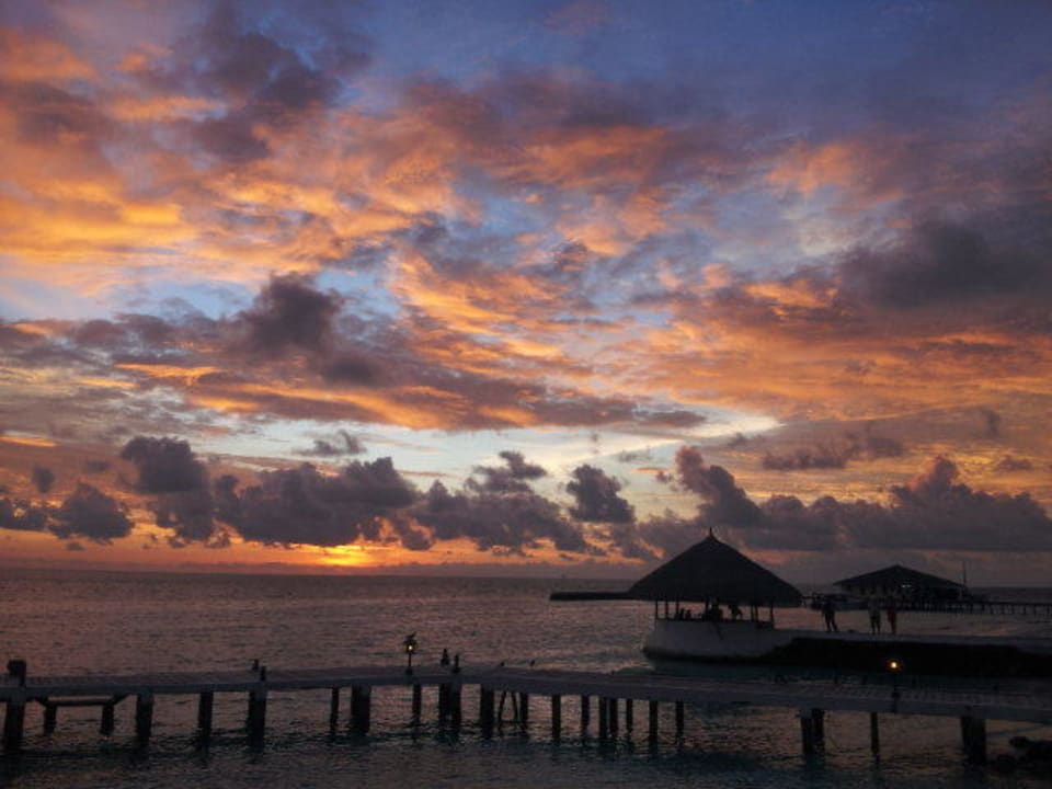 Wunderschöne Sonnenuntergänge Eri Maldives