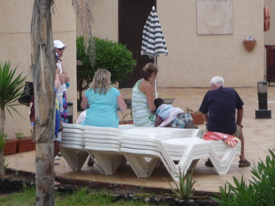 Wann werden endlich die Liegen freigegeben BLUESEA Costa Teguise Gardens