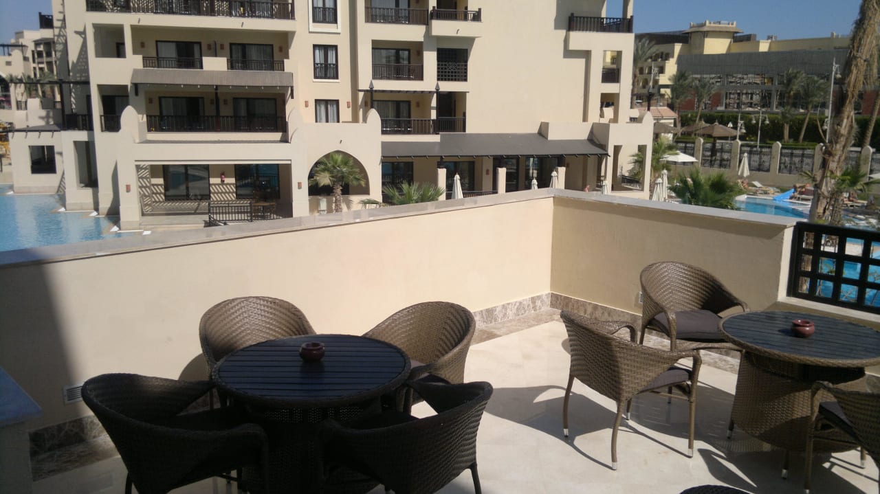 Von der Lobby aus kommt man auf diesem Balkon Steigenberger Aqua Magic