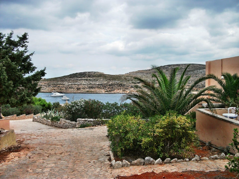 Blick von der Bungalowanlage Comino Hotel & Bungalows