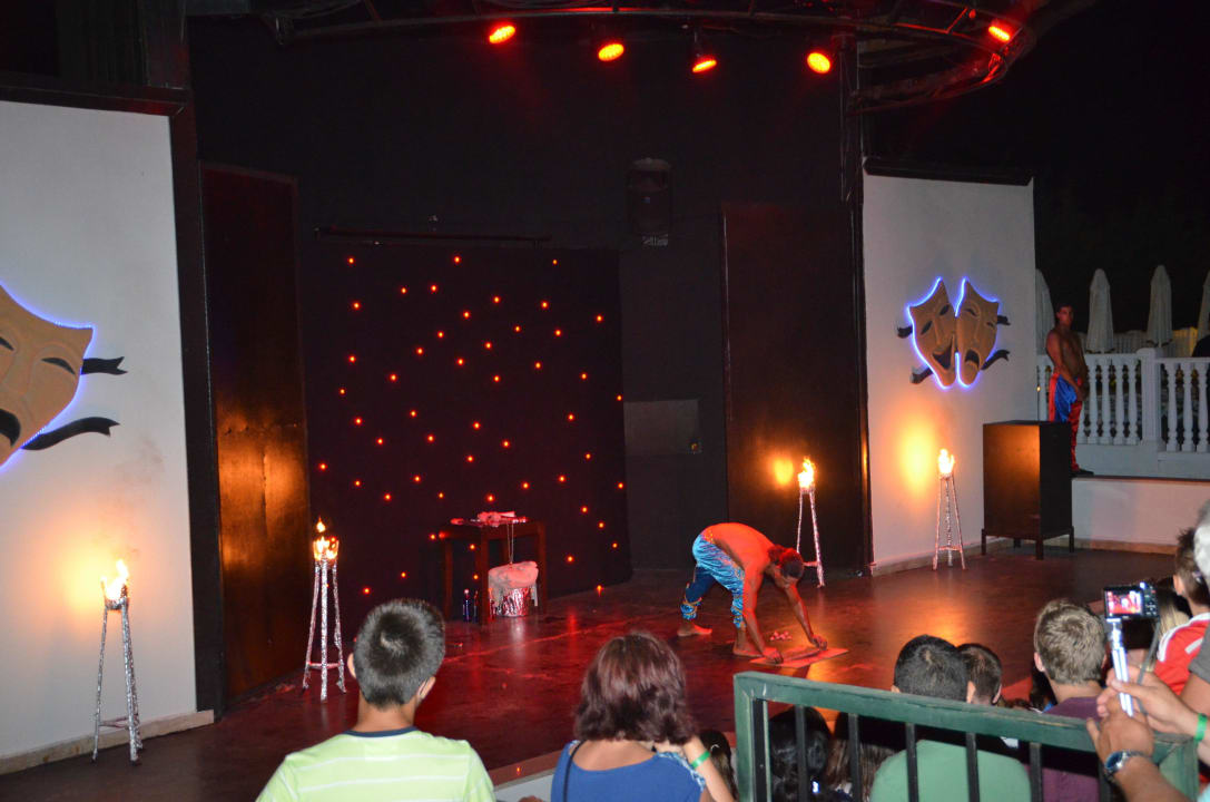 Fakirshow Royal Atlantis Spa & Resort