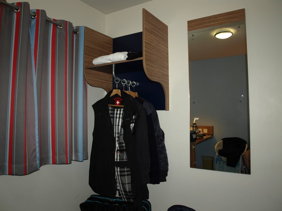 Kleiderablage Travelodge London Stratford