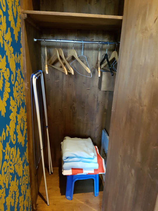 geöffneter "Kleiderschrank" NordseeResort Hotel Arche Noah