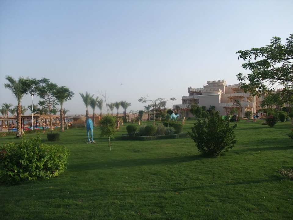Garten im Strandbereich Pickalbatros Palace Resort