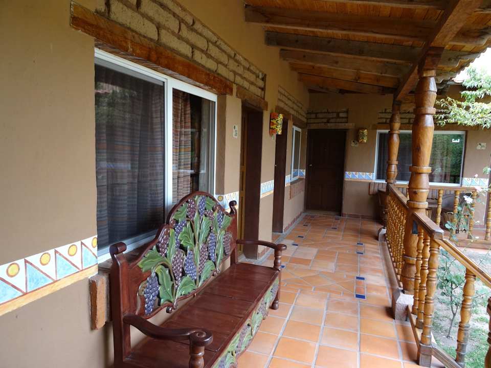 Laubengang zum Zimmer Hotel Mision