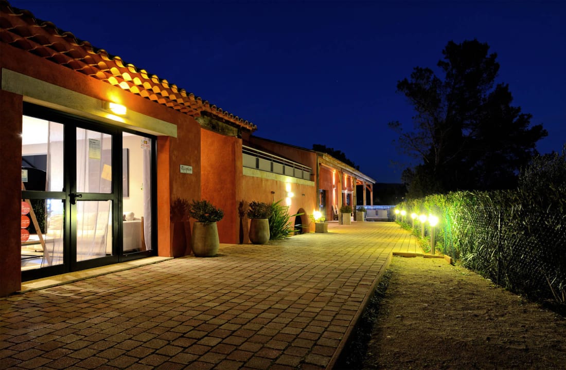 The reception L'Hotellerie Kouros