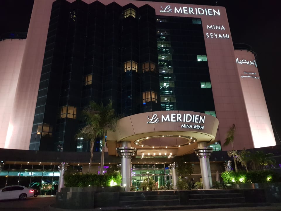 Außenansicht Le Meridien Mina Seyahi Beach Resort & Waterpark
