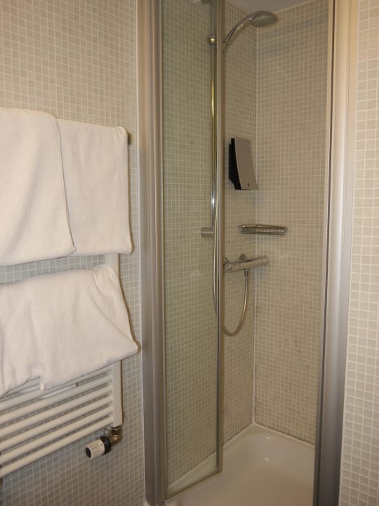 Badezimmer Relexa Hotel Bellevue Hamburg