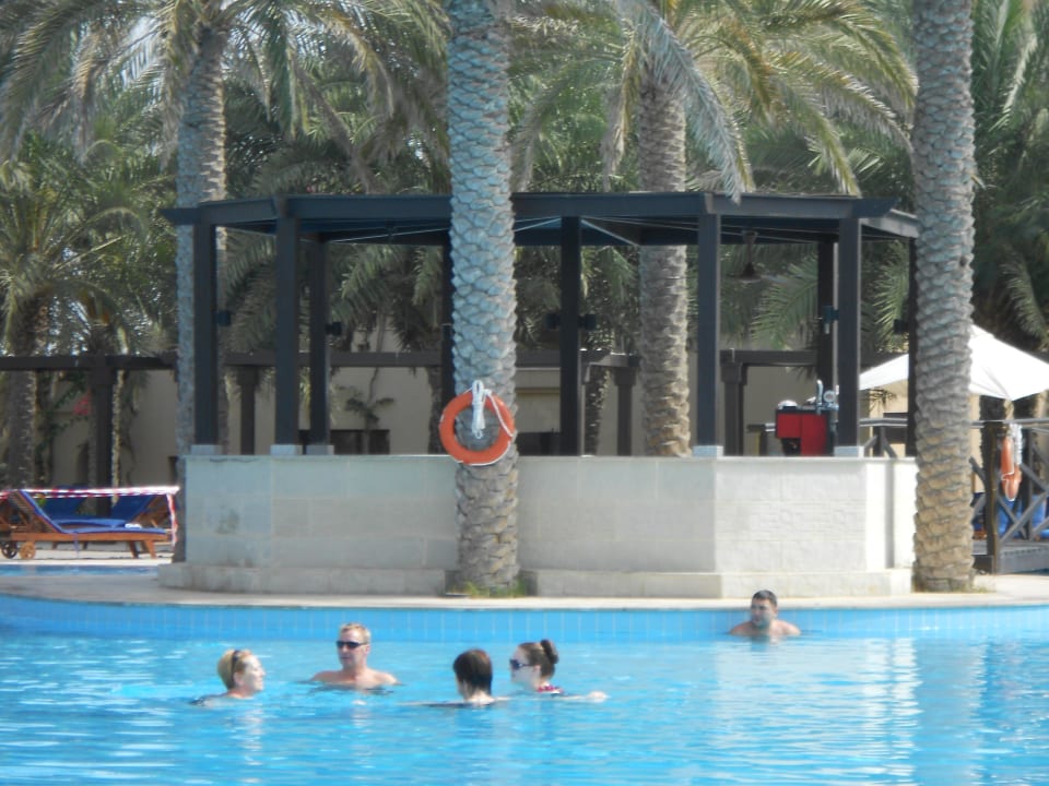 Poolbar die nicht geöffnet war Miramar Al Aqah Beach Resort