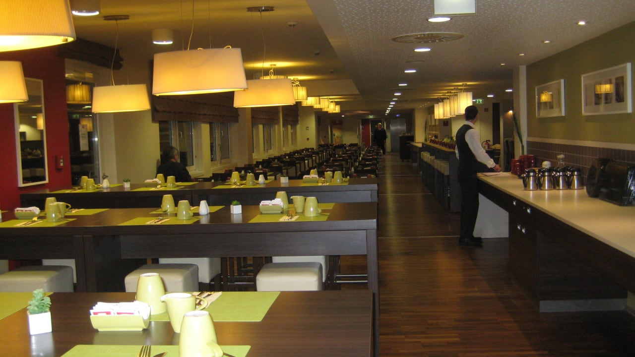 Der Raum in dem das Frühstück eingenommen wurde Leonardo Hotel Berlin