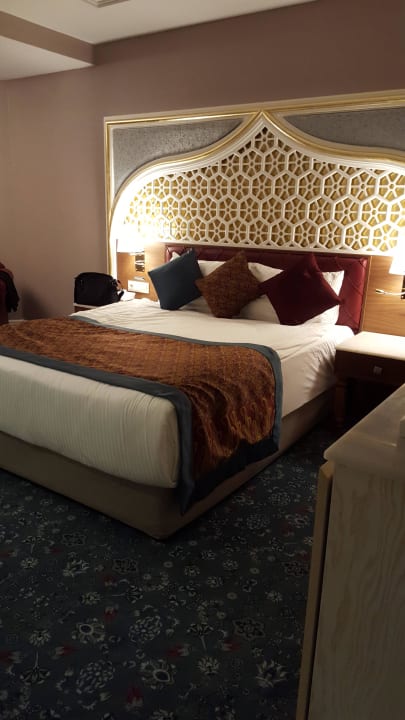 Bad Royal Taj Mahal Hotel