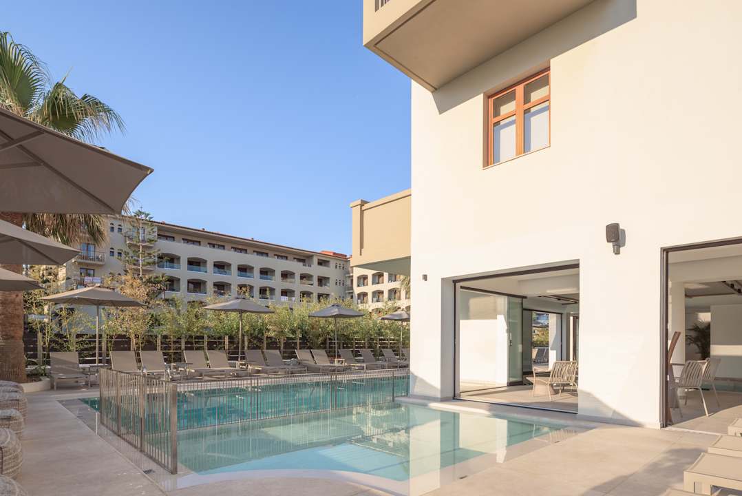 Pool Hotel Theartemis Palace