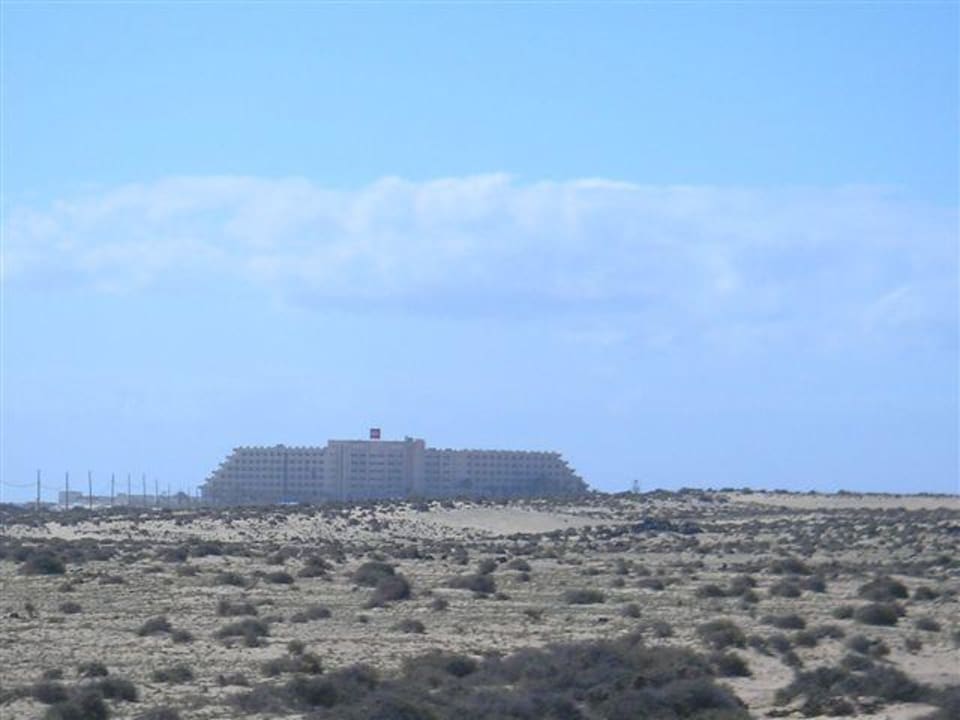 Das Riu Trés Islas von der Straße aus gesehen Hotel Riu Palace Tres Islas