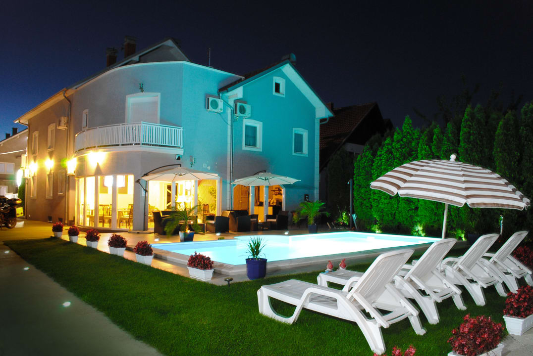 The Pool at Night-Time Bed & Breakfast Vila DeLux