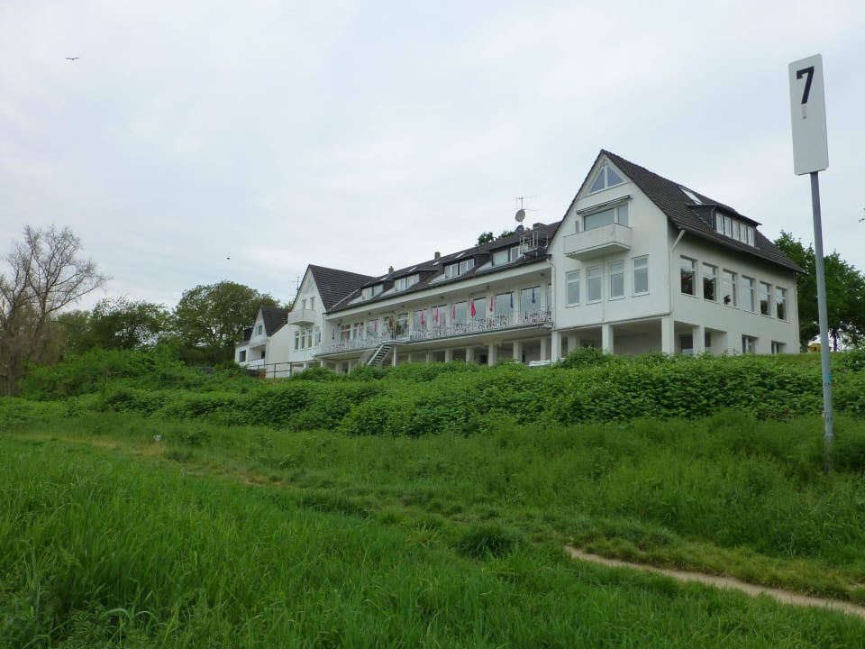 Ansicht vom Rhein Hotel Fährhaus