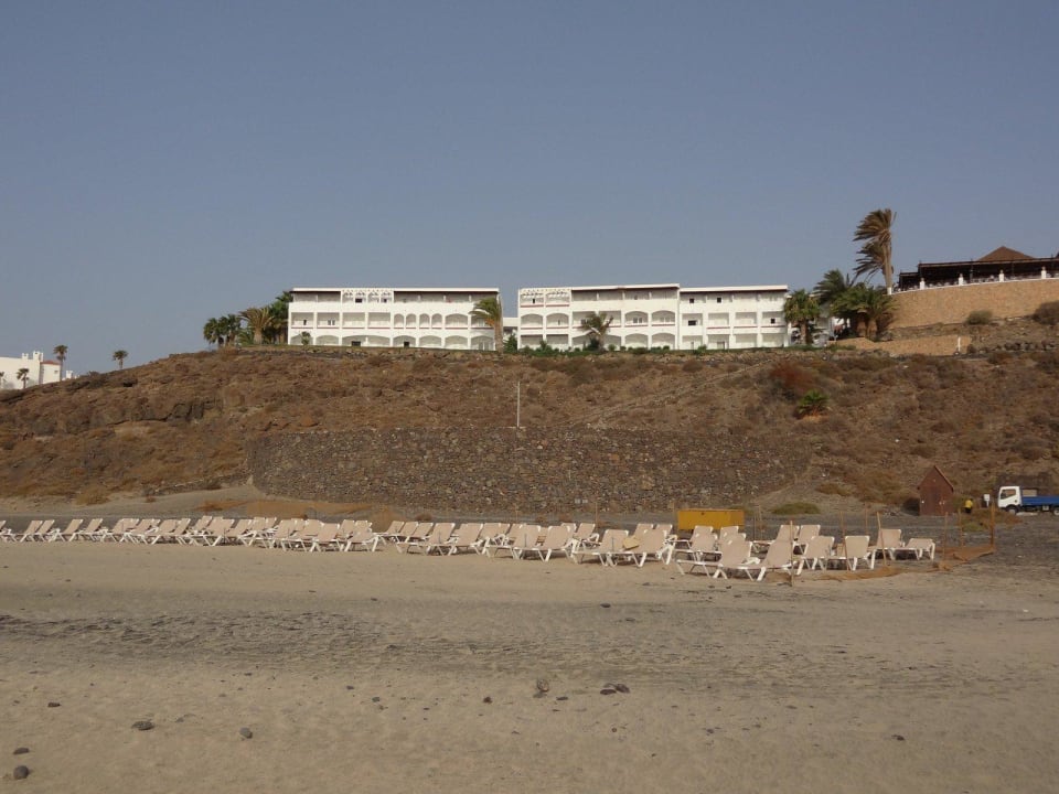 Blick vom Strand auf die Zimmer mit Meerblick. Club Jandia Princess