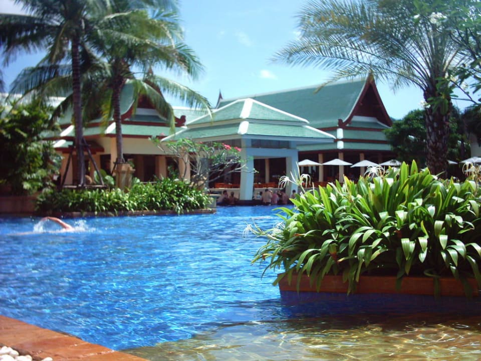Blick auf die Poolbar Holiday Inn Resort Phuket