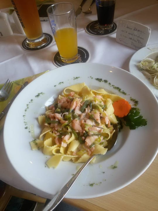 Leckere lachsnudeln Hotel Gasthof Zur Linde