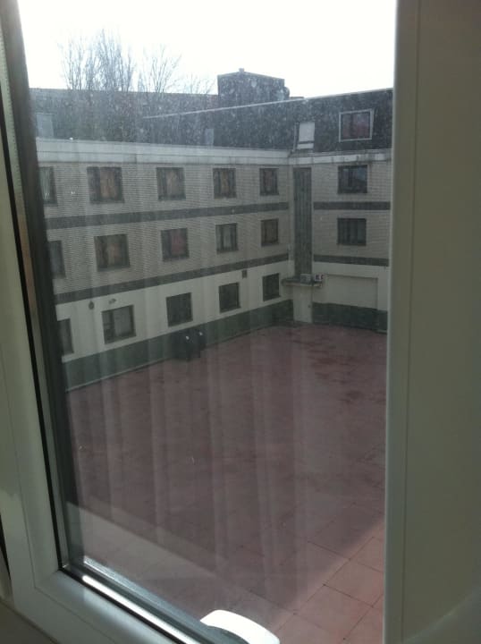 Innenhof mit Parkmöglichkeiten St.Joseph Hotel Hamburg St.Pauli Kiez Reeperbahn