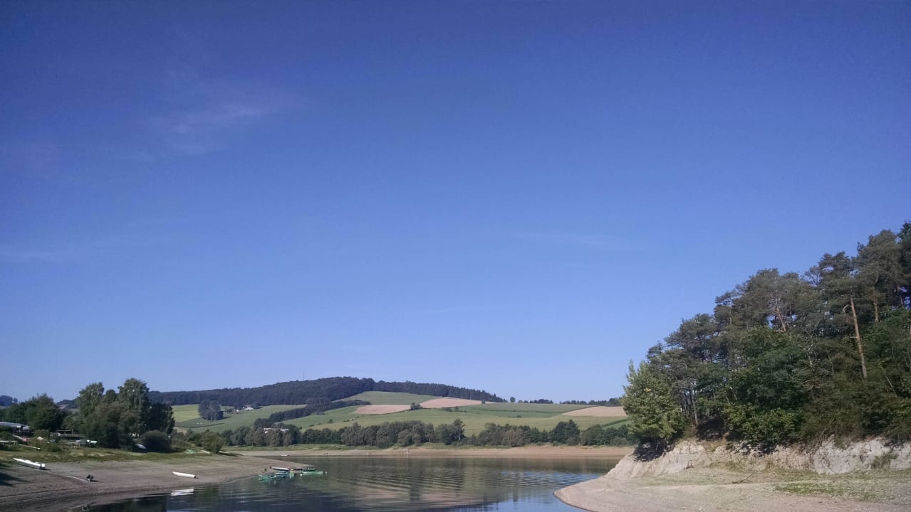 Blick über den Diemelsee Göbel's Seehotel Diemelsee