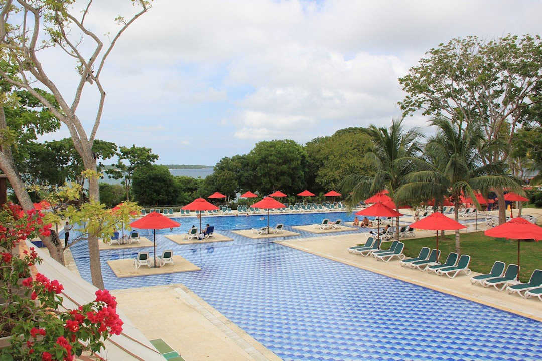 Pool von oben Decameron Baru