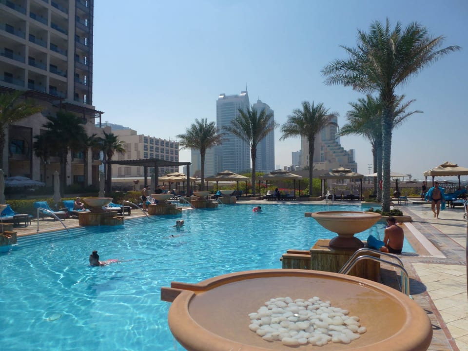Großer Pool Ajman Saray, a Luxury Collection Resort