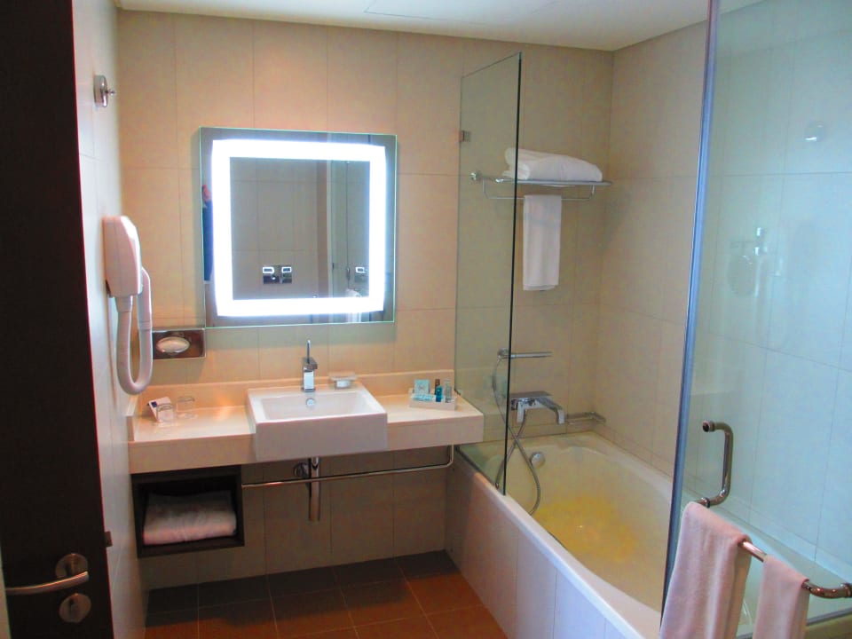 Bad Hotel Novotel Abu Dhabi Gate