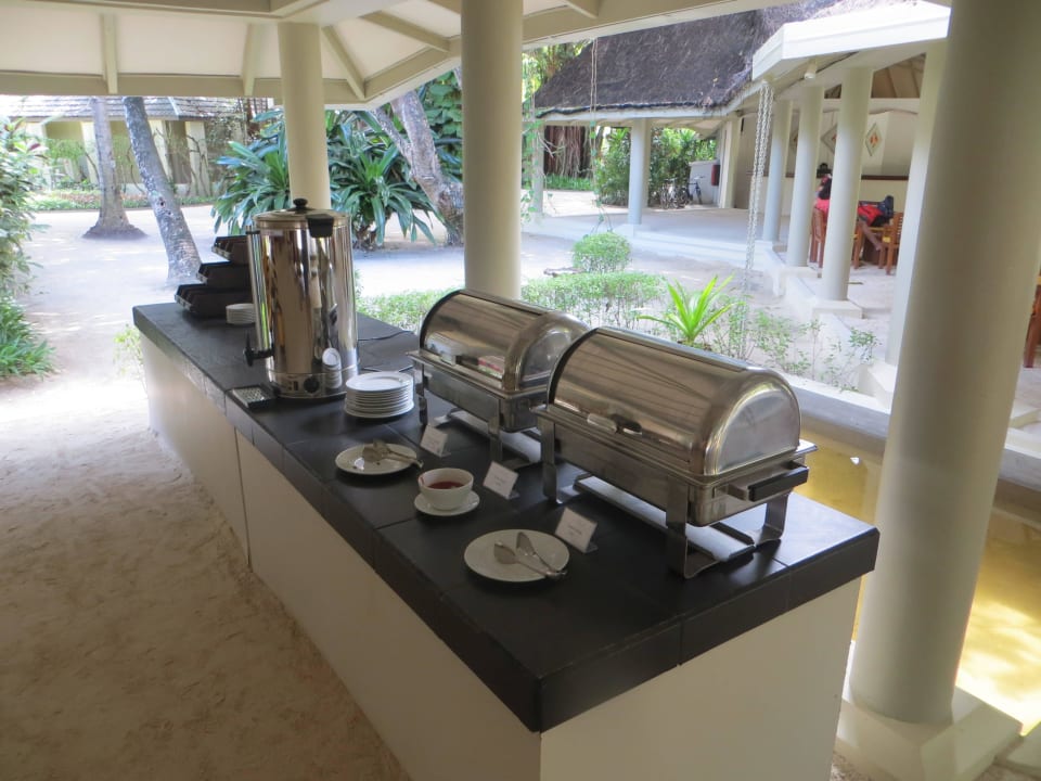 Zwischenmahlzeit im Lobbybereich Adaaran Select Hudhuran Fushi - Premium All Inclusive