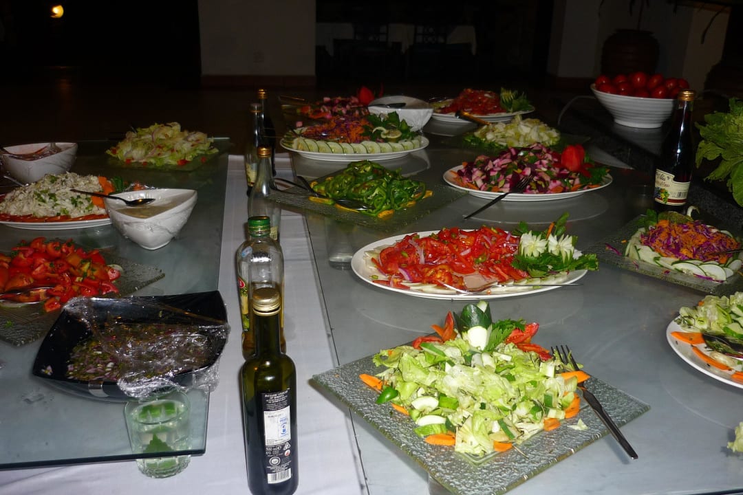 Leckeres Salatbuffet Neptune Village Beach Resort & Spa