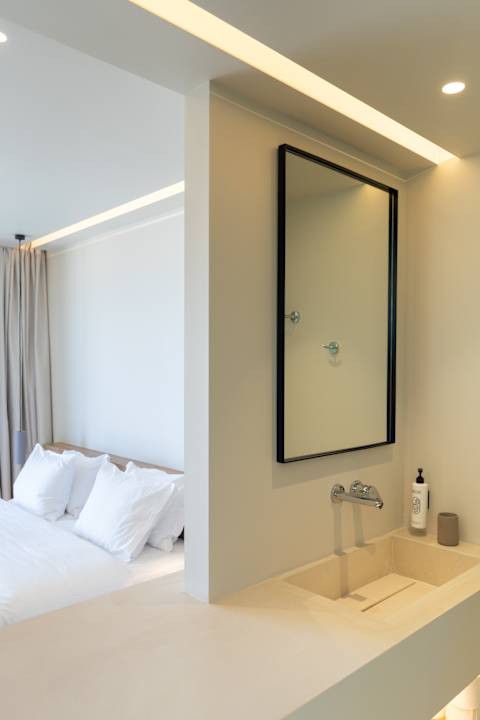 Zimmer PHEIA, Vriniotis Resorts