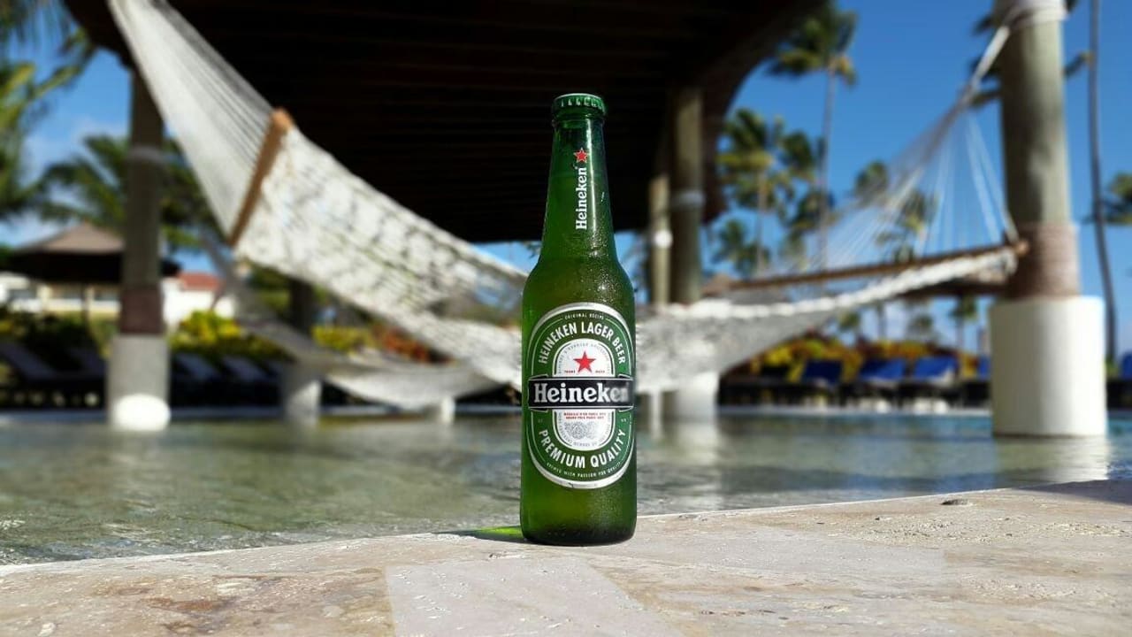 Heineken am Prefered Pool Secrets Royal Beach Punta Cana - Adults only