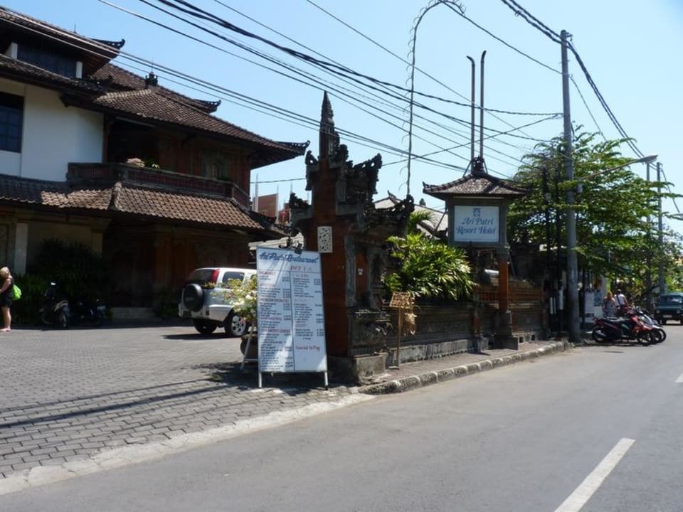 Strasse Hotel Ari Putri