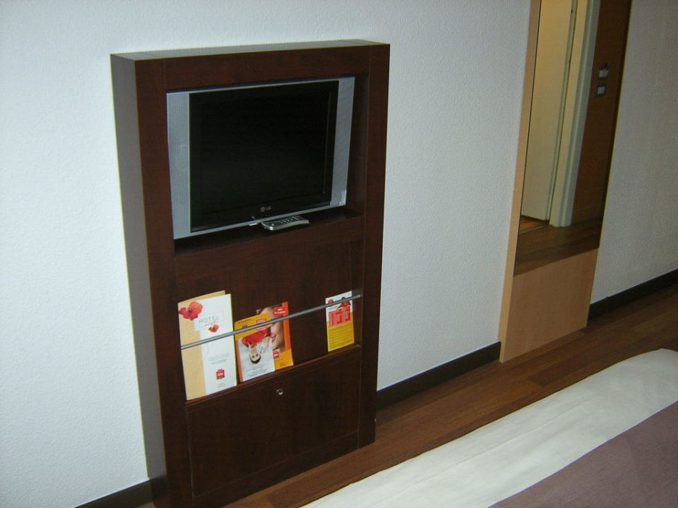 Fernseher mit einem deutschen Sender Leonardo Hotel Verona